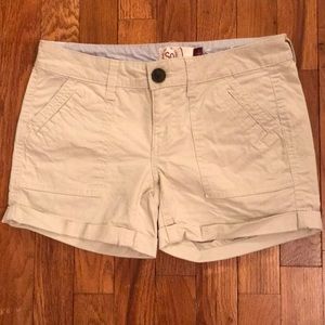 Khaki shorts SO brand